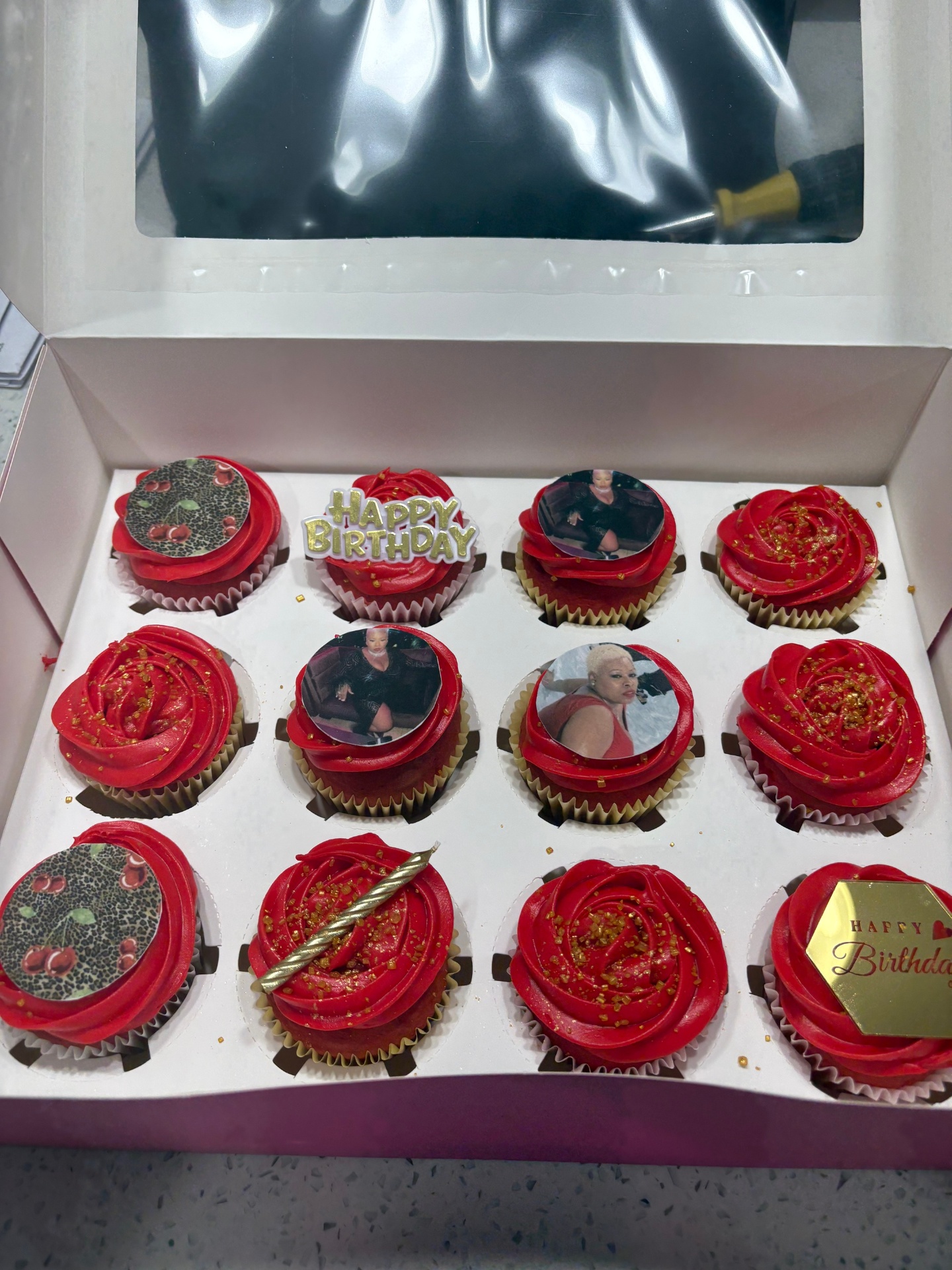 Red rose cupcakes