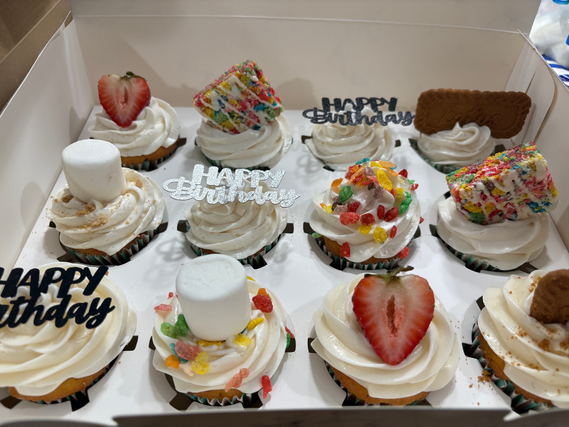 White frosted cupcakes